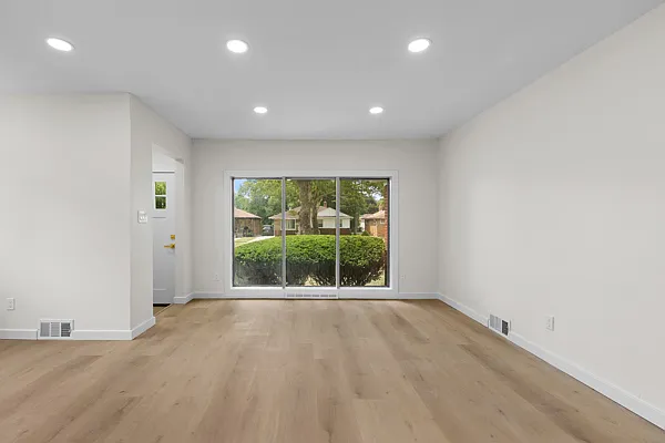 3 bed, 2626 sqft, $2,500 — Photo 4
