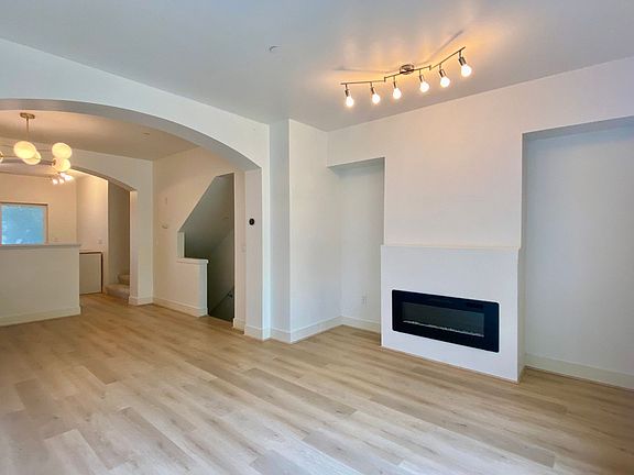 3rd image of 18282 NE 97th Way Unit 102