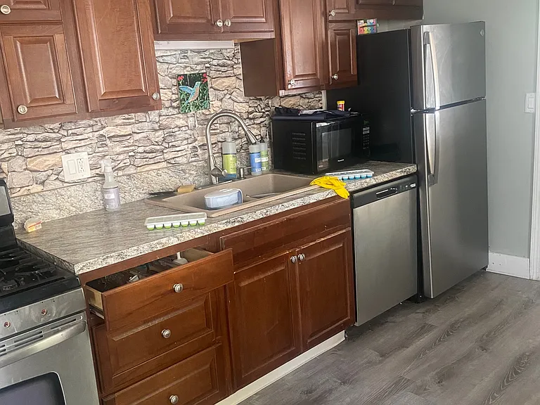 276 E Main St — Photo 1