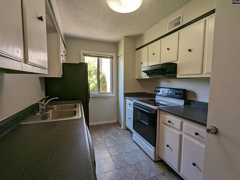 1208 Bush River Rd #H4 — Photo 8