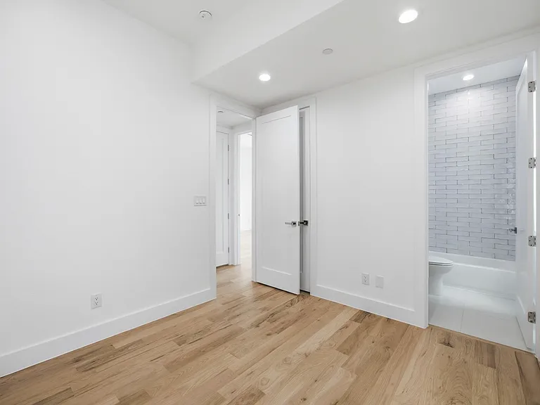 4605 Belmont Ave #202 — Photo 25