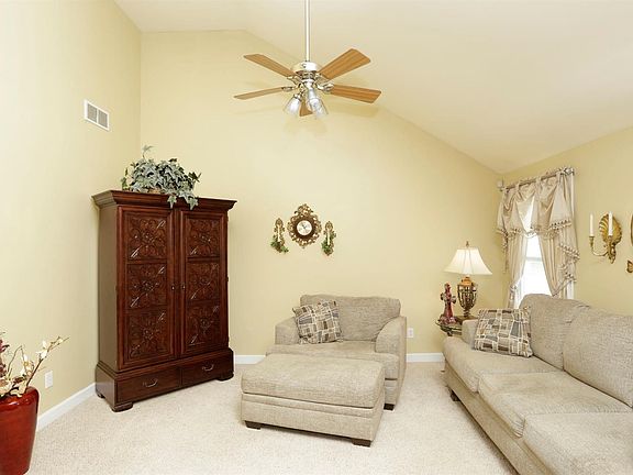 3rd image of 200 Lynwood Dr