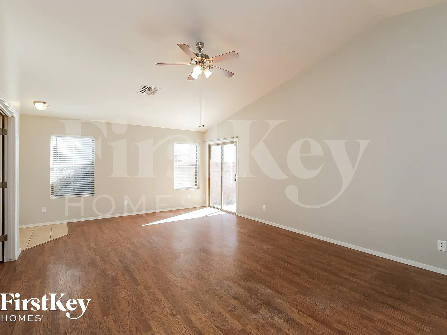 3 bed, 2.0 bath, 1521 sqft, $1,995 — Photo 2