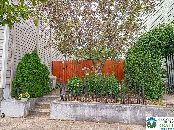 4th image of 321 E Wall St