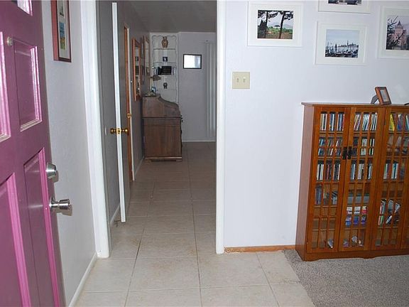 4th image of 829 Patti Dr