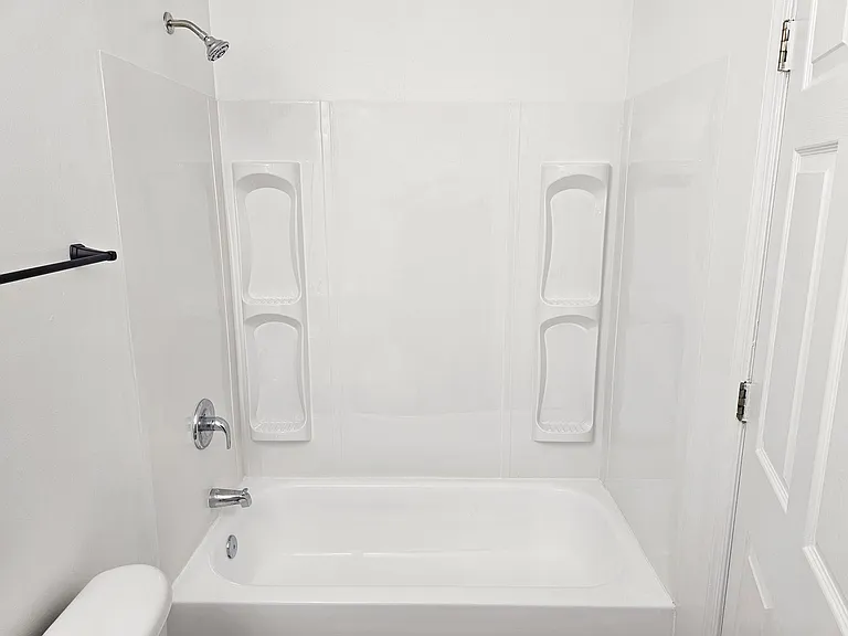 Manchester Village Apartments — Photo 8