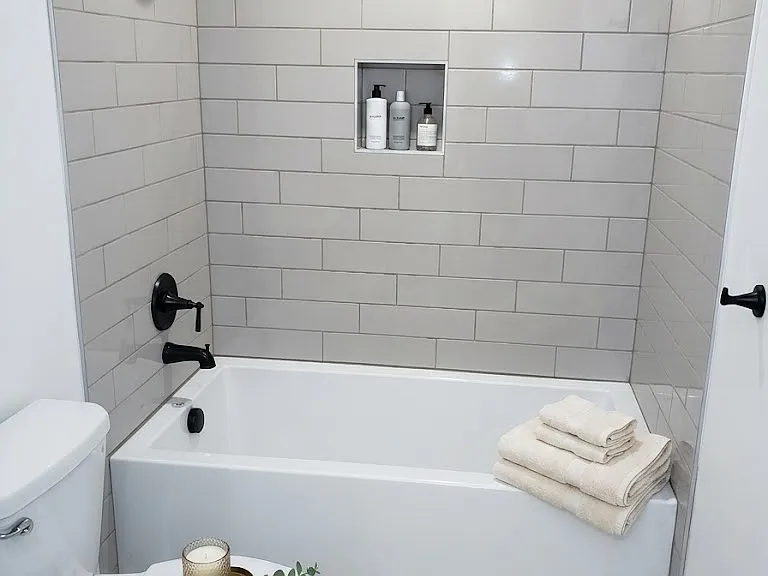 4264 W Lovegood Ln — Photo 8