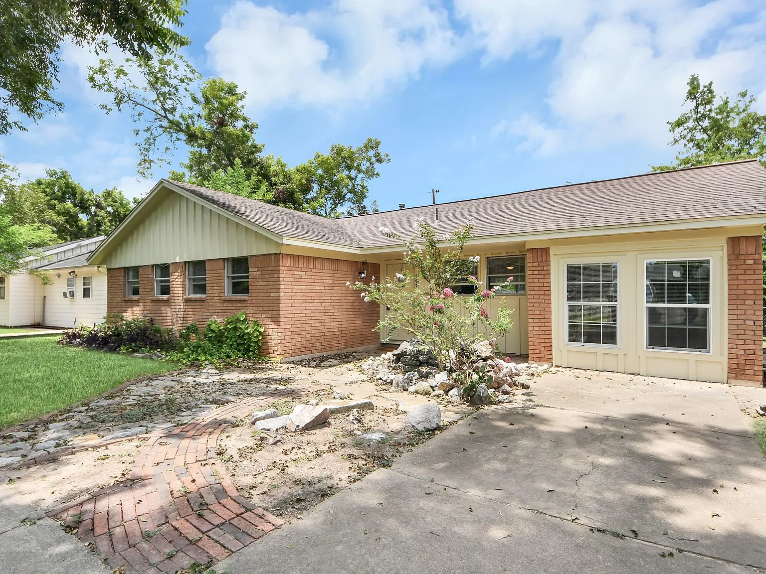 4 bed, 2.0 bath, 1397 sqft, $1,600 — Photo 4