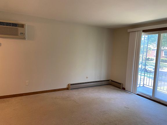 3rd image of 437 Saint Lawrence Ave #1