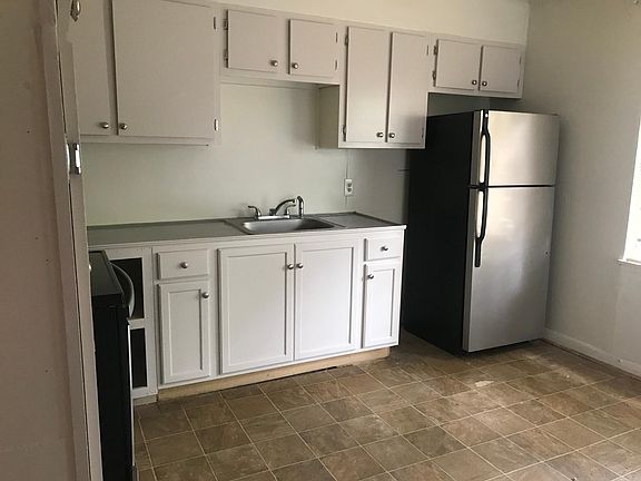 3rd image of 6214 Iron Rock St