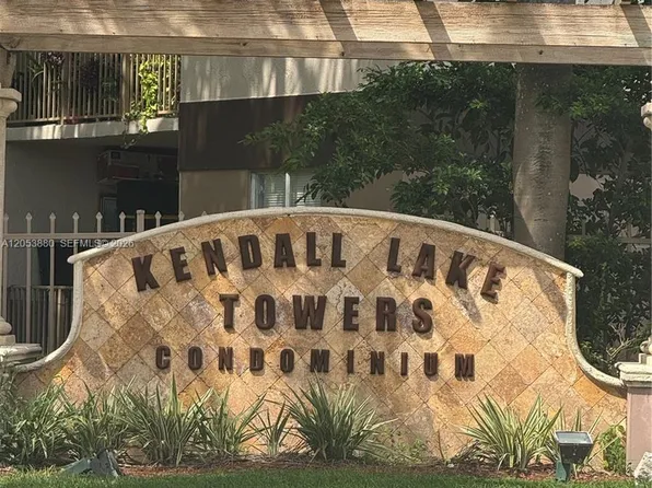 15241 SW 80th St APT 310, Miami, FL 33193