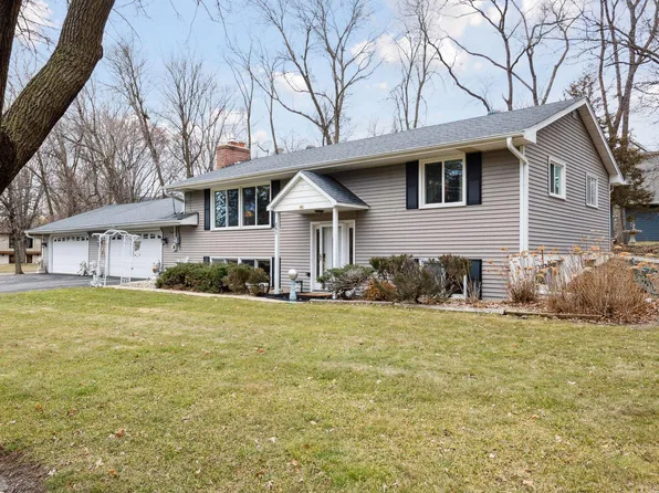 201 Townes Ln, Wayzata, MN 55391