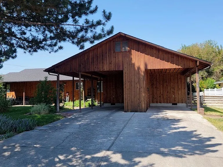 347 SW Ewen St — Photo 1