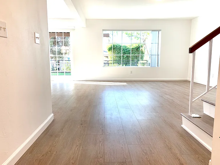 30725 Mainmast Dr — Photo 2