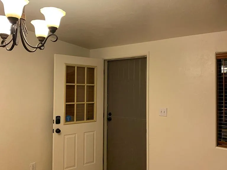 1524 W Saint Clair St — Photo 20