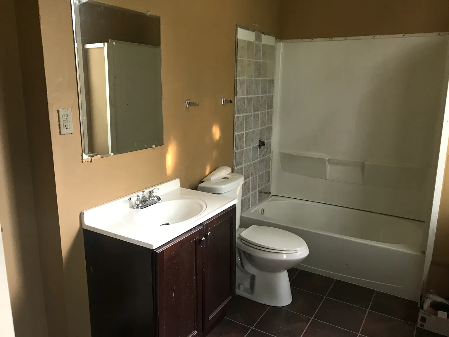 3 bed, 1.5 bath, 1900 sqft, $500 — Photo 2