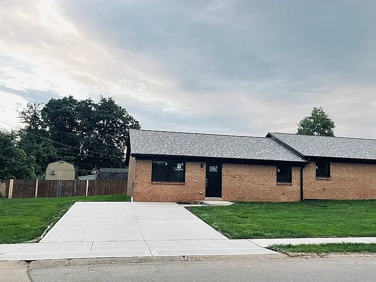 300 Longview Dr #A — Photo 1
