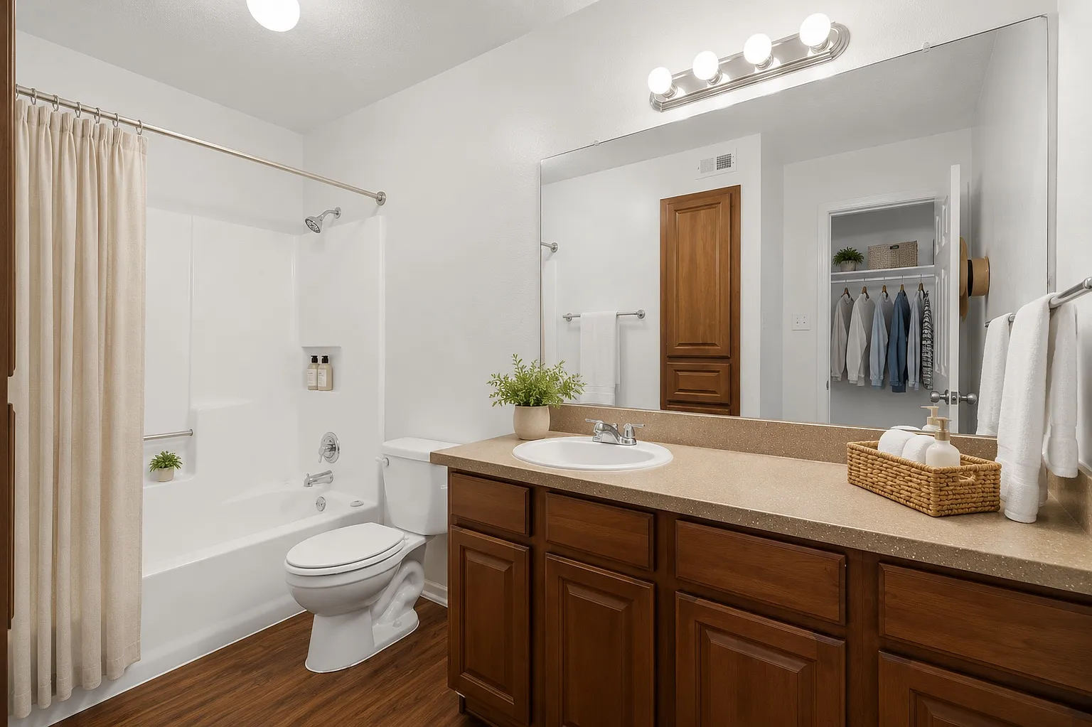 Langtry Apartments — Photo 4