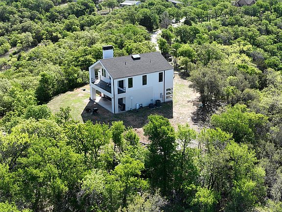 5th image of 215 Lori Dr