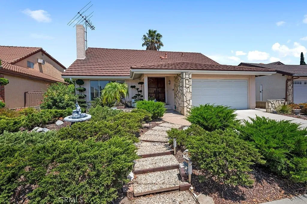 4 bed, 2082 sqft, $4,800 — Photo 1