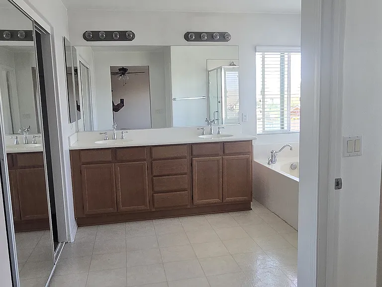 8225 Buchanan Ct — Photo 11