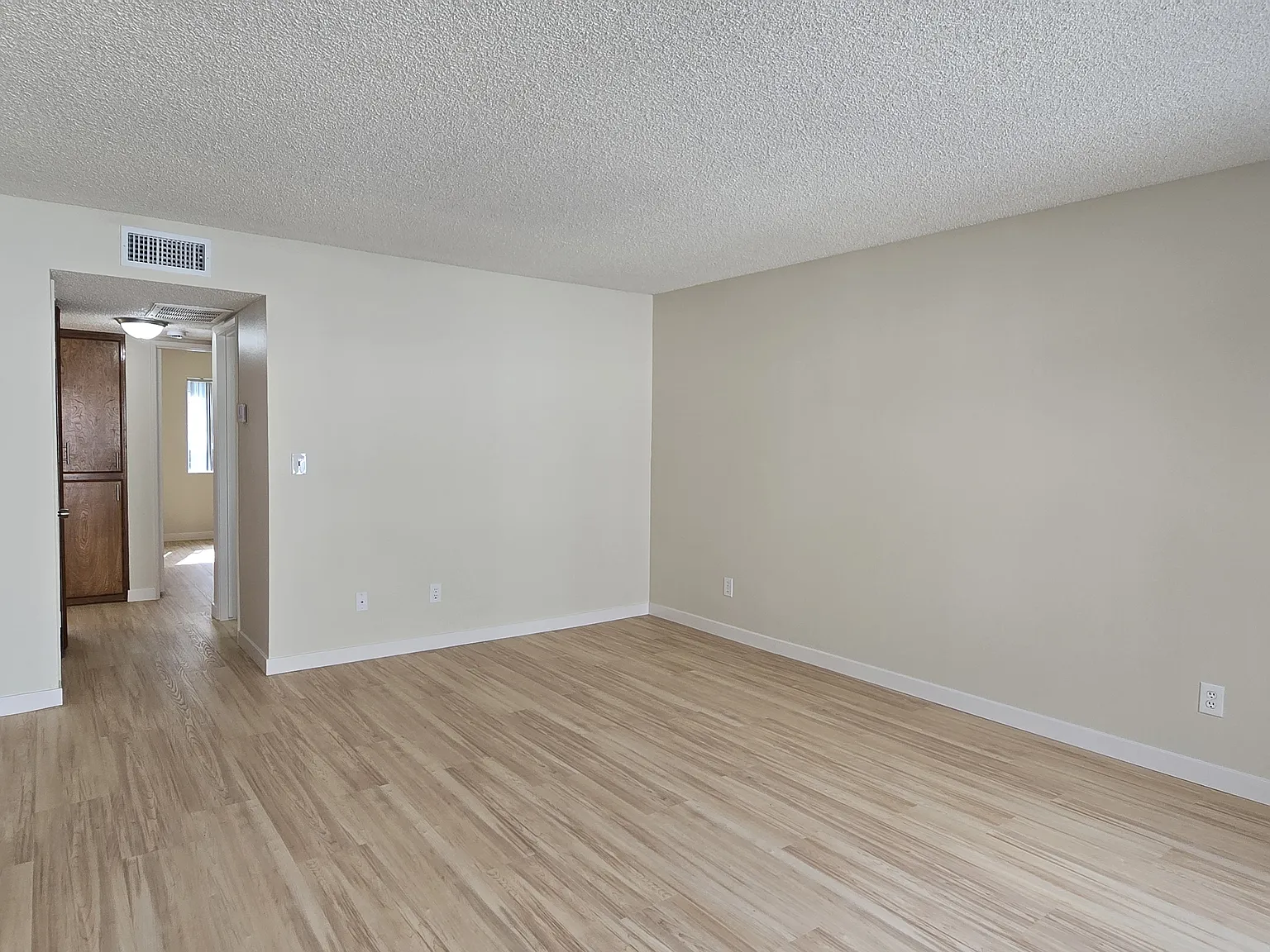 2 bed, 900 sqft, $2,550 — Photo 2