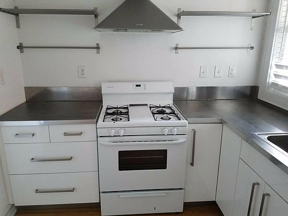 2nd image of 1643 W Cary St