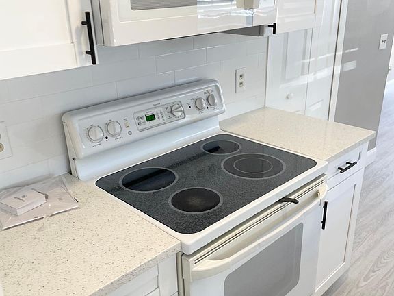 5th image of 3109 Bloomingdale Villas Ct #3109