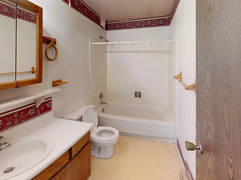 451 Loveridge Dr — Photo 3