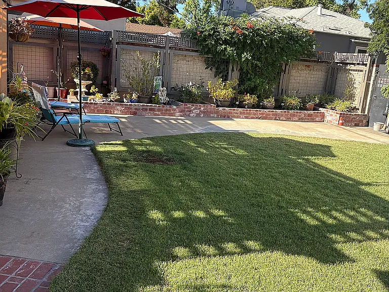 321 Las Palmas Ave #B — Photo 19