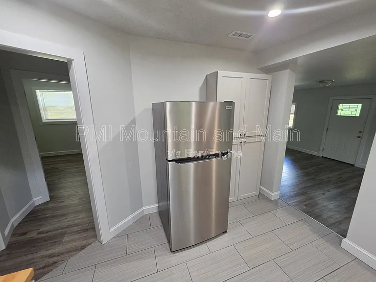 617 Brookshire St #B — Photo 12