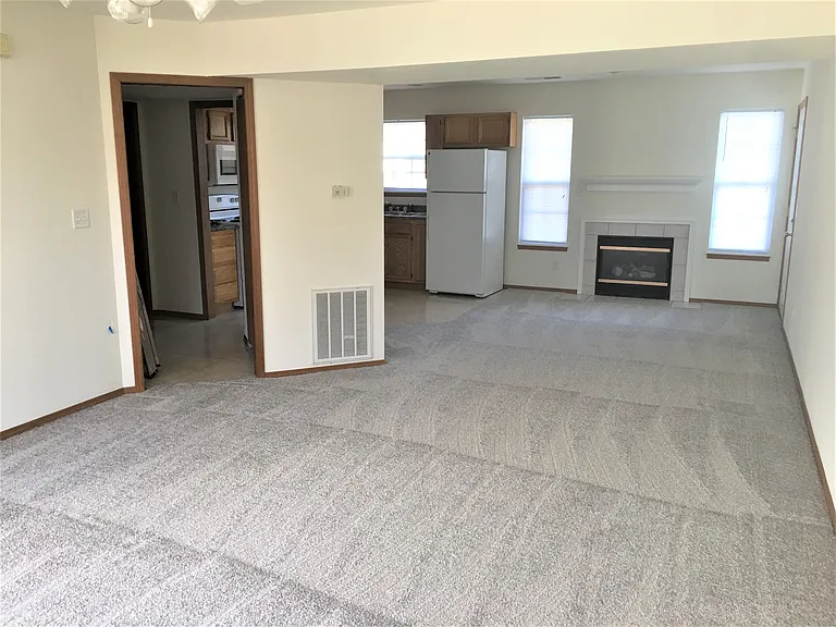 101 E Dodge St — Photo 9