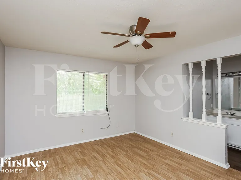 608 Nora Ln — Photo 8