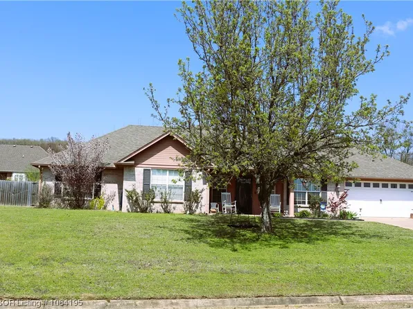 903 Kentucky Derby Dr, Sallisaw, OK 74955