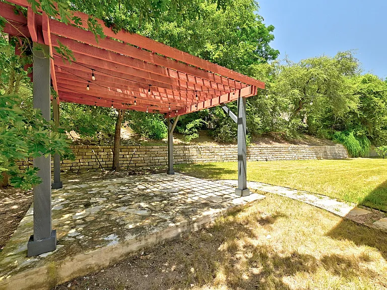201 Varco Dr — Photo 29