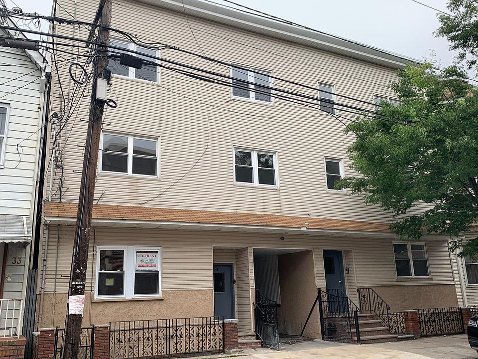 1st image of 31 Hawkins St APT 1