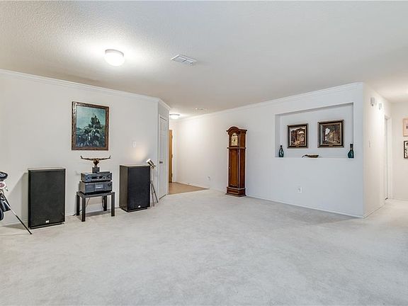 5th image of 13321 Anita Ct