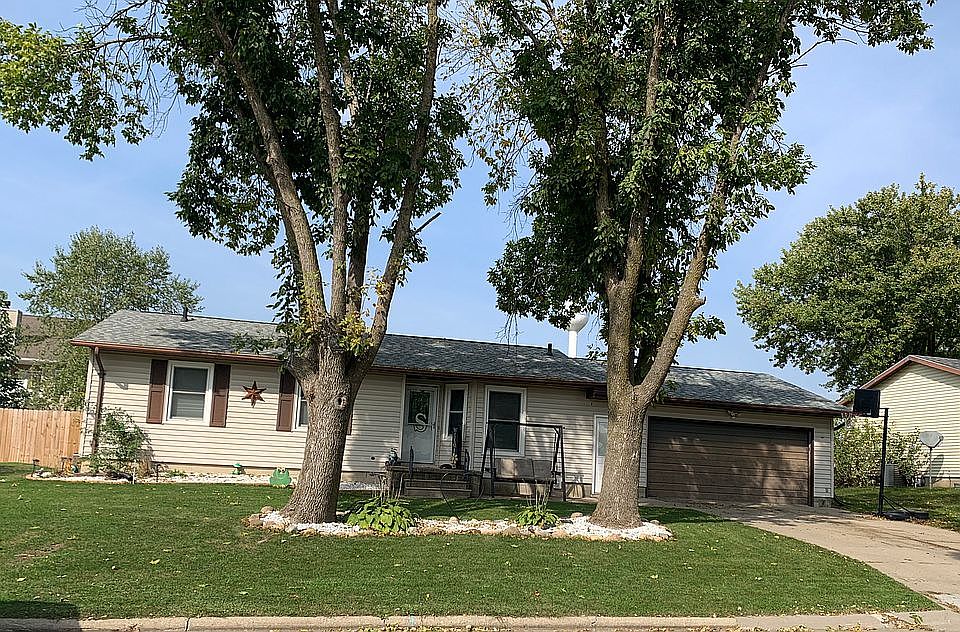 1st image of 819 18th Ave