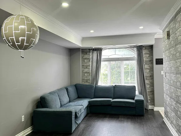 605 Shoreline Dr #10, Mississauga, ON L5B 4K3