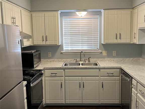 3rd image of 3502 Carter St SE