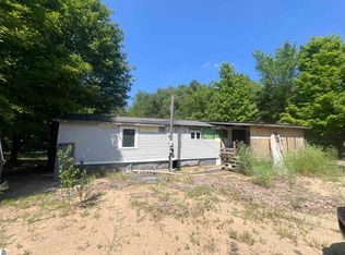 425 Camelot Trl SE, Kalkaska, MI 49646