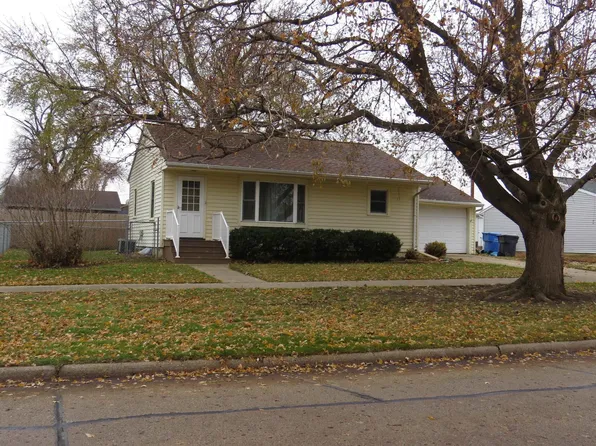 418 3rd St NW, Le Mars, IA 51031