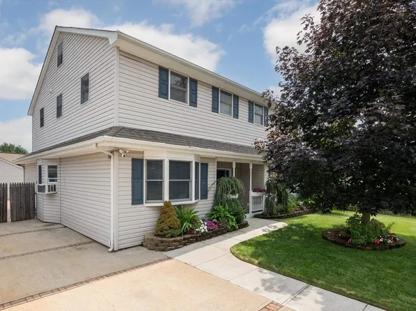 14 Bell Avenue, Blue Point, NY 11715