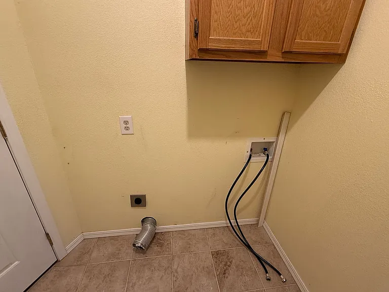 537 E Allen St — Photo 20