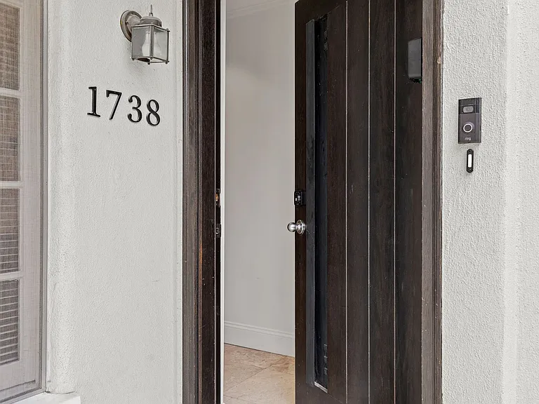 1738 S Kelton Ave — Photo 6