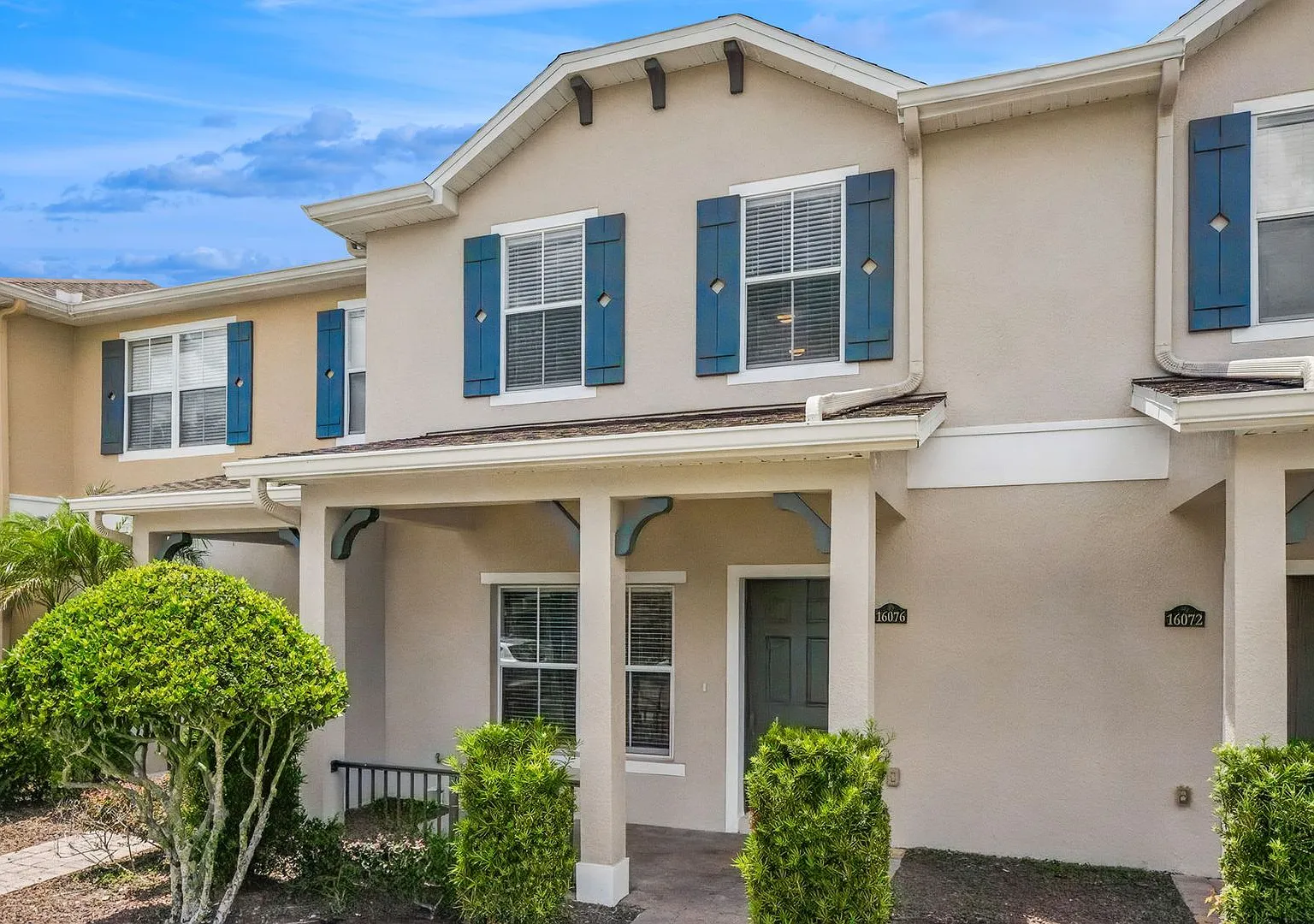 Charming Avalon Park 3/2.5 Townhome with 2-Car Garage! — Photo 2