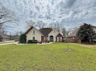 2855 Cambridge Cir, Tahlequah, OK 74464
