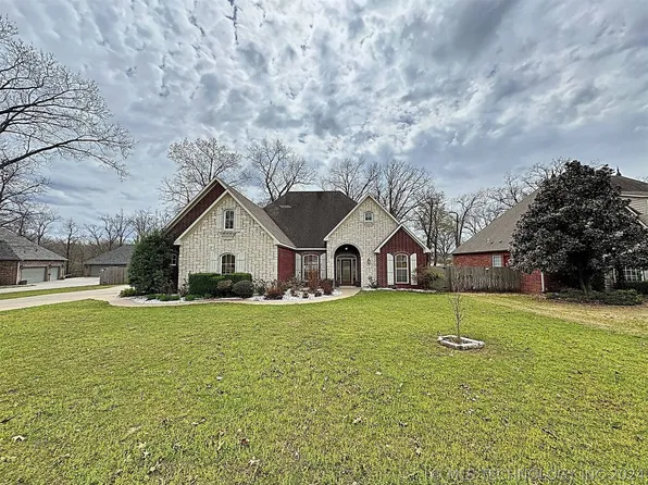 2855 Cambridge Cir, Tahlequah, OK 74464