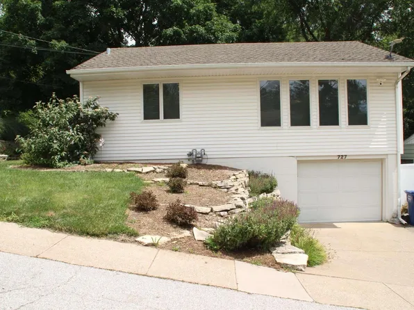 727 Oak St, Davenport, IA 52804