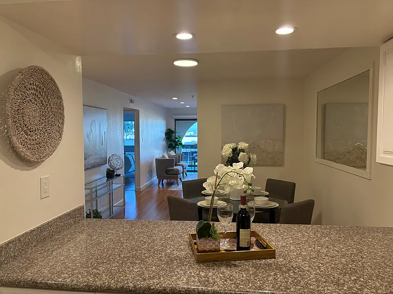 1 Laurel St #102 — Photo 8